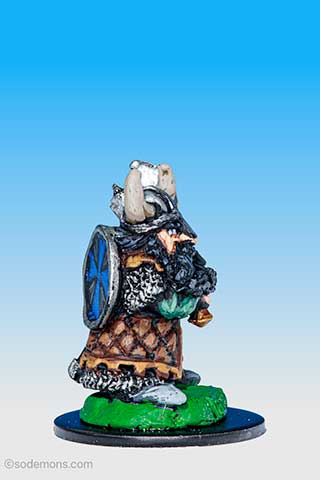 C06 Northern Dwarf with 2 Handed Axe