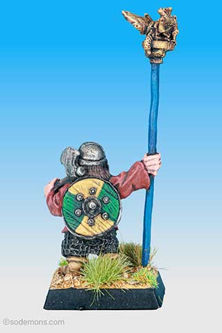 FTD8 Dwarf Standard Bearer with Axe