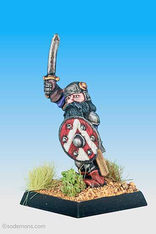 FTD9 Dwarf Chieftain in Plate Mail with Sword