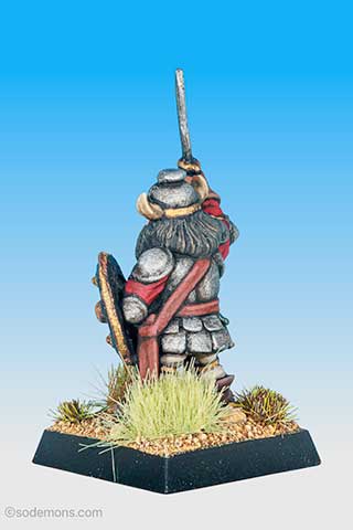 FTD9 Dwarf Chieftain in Plate Mail with Sword