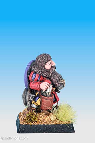 FTD17 Dwarf with Light Crossbow and Axe