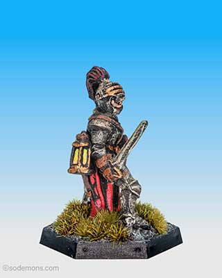 FTF94 Female Paladin with Plumed Helmet