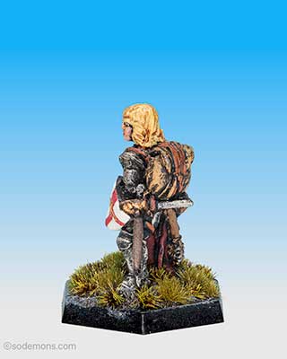 FTF97 Bareheaded Female Paladin with Plate Armour